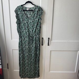 Floral V-Neck Midi Dress in Green